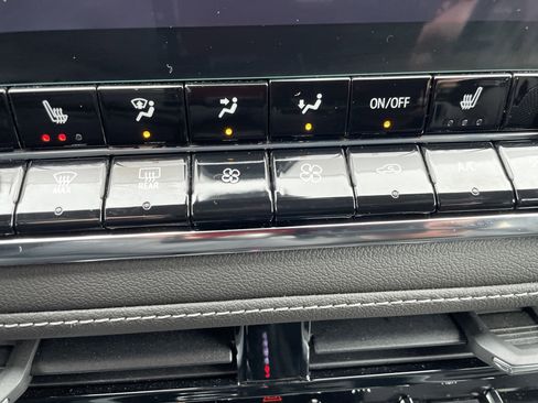 Used 2023 Chevrolet Colorado LT w/ LT Convenience Package III image 37