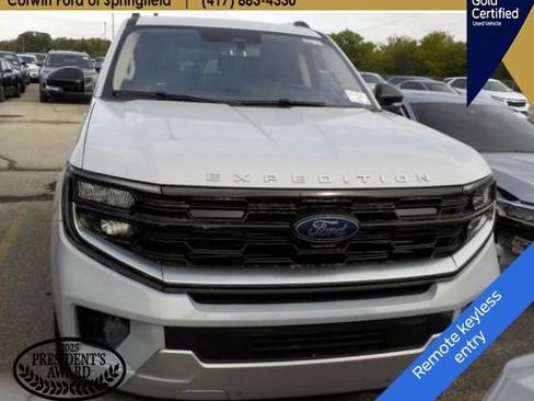 Used 2025 Ford Expedition Platinum AWD/4WD image 5