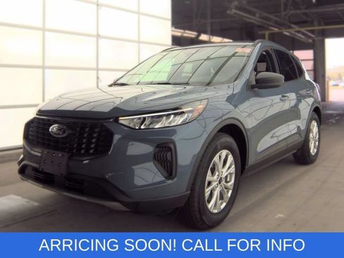 Used 2025 Ford Escape Active w/ Cold Weather Package FWD image 1
