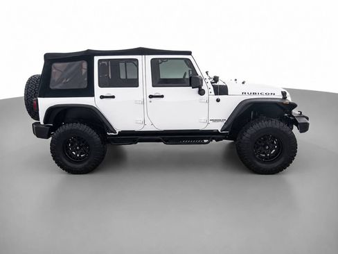 Used 2015 Jeep Wrangler Unlimited Rubicon w/ Connectivity Group AWD/4WD image 4