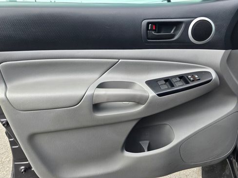 Used 2014 Toyota Tacoma w/ TRD Sport Package image 21