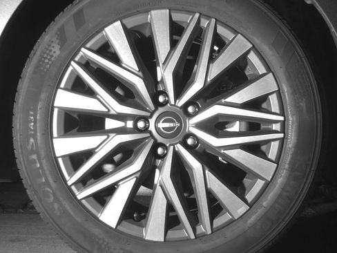 Used 2025 Nissan Altima 2.5 SV FWD image 13