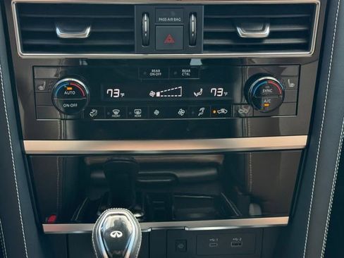 Used 2022 INFINITI QX80 Premium Select w/ All-Season Package RWD image 4