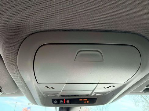 Used 2025 Chevrolet Blazer LT FWD image 24