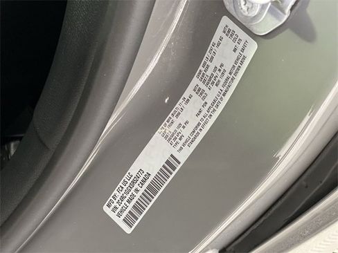 Used 2025 Chrysler Pacifica Limited image 40