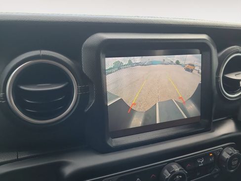 Used 2018 Jeep Wrangler Unlimited Sahara AWD/4WD image 20