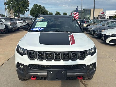 Used 2025 Jeep Compass Trailhawk AWD/4WD image 2