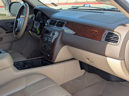 Used 2013 Chevrolet Tahoe LT w/ Luxury Package image 28