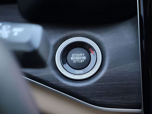 Used 2022 Jeep Grand Cherokee L Limited w/ Luxury Tech Group II image 31