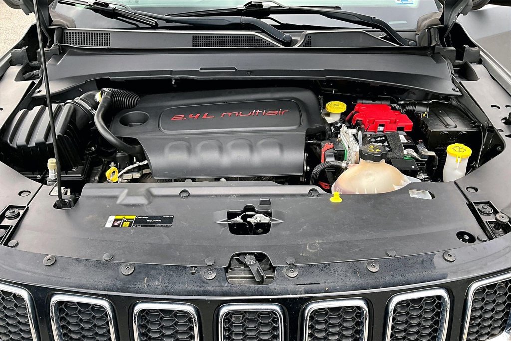 Used 2019 Jeep Compass Latitude w/ Cold Weather Group AWD/4WD image 30