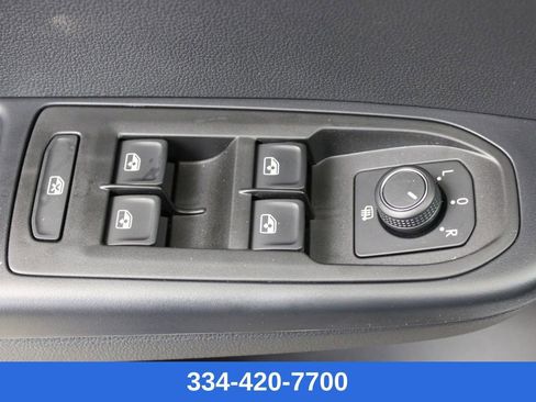 New 2026 Volkswagen Taos SE image 15