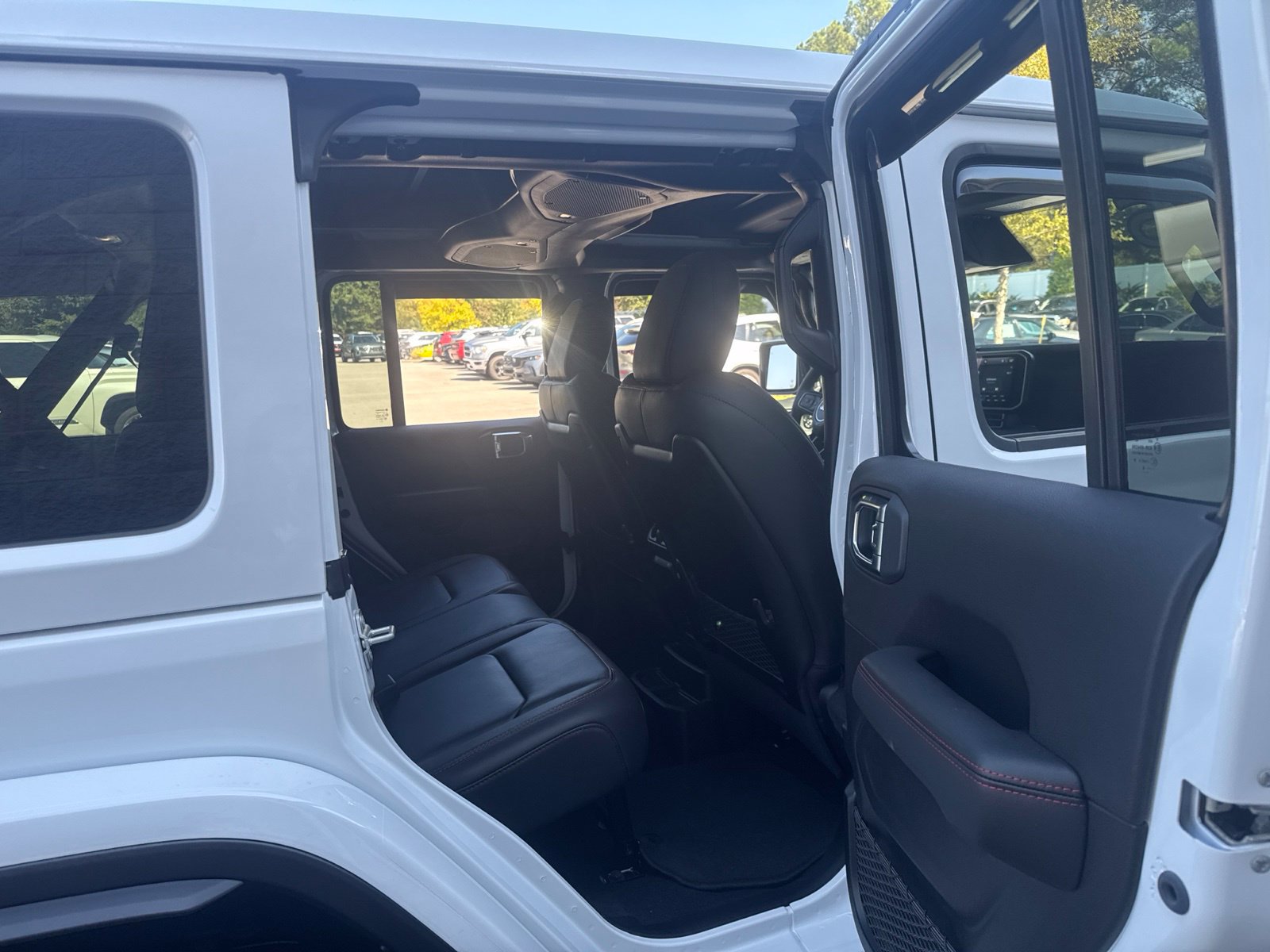 Used 2026 Jeep Wrangler Unlimited Rubicon AWD/4WD image 34