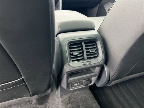 Used 2023 Volkswagen Tiguan SE R-Line image 21