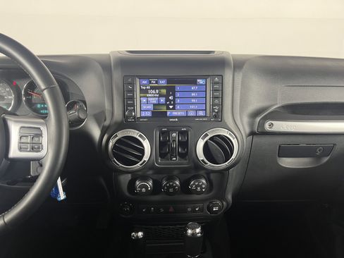 Used 2017 Jeep Wrangler Unlimited Rubicon AWD/4WD image 14