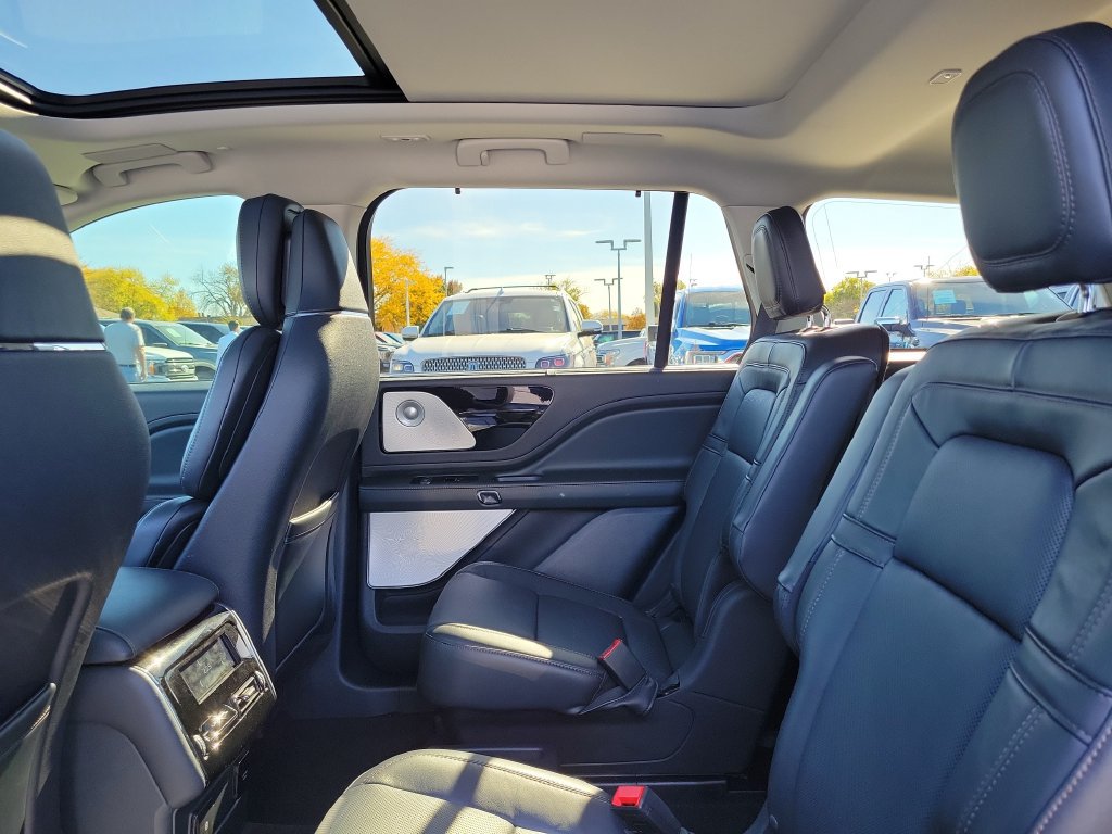 Used 2025 Lincoln Aviator Reserve w/ Equipment Group 201A AWD/4WD image 16