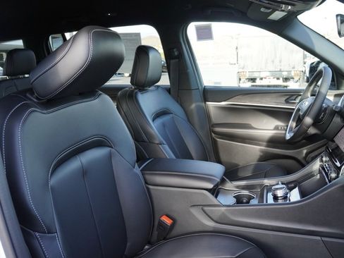 New 2025 Jeep Grand Cherokee L Limited w/ Black Appearance Package image 26