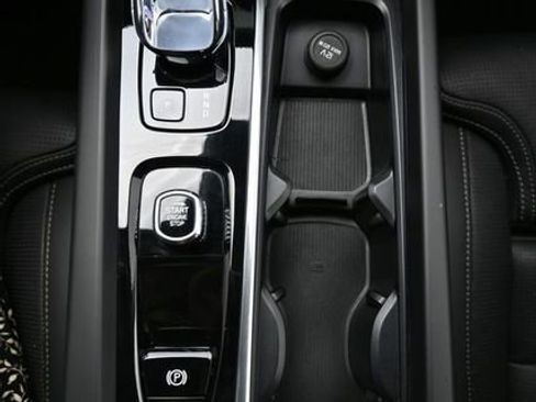 Used 2023 Volvo XC60 B6 Ultimate w/ Protection Package Premier image 11