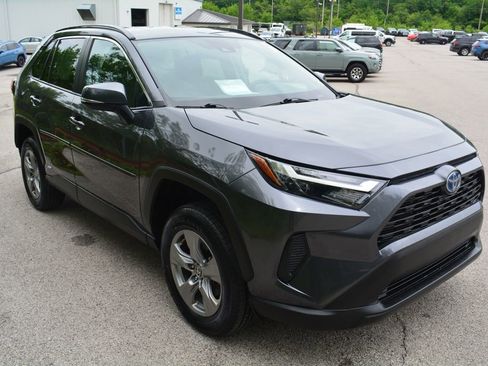 Used 2023 Toyota RAV4 XLE AWD/4WD image 4