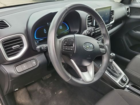 Used 2025 Hyundai Venue SEL FWD image 18