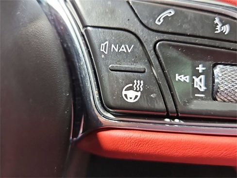 Used 2022 Bentley Bentayga image 43