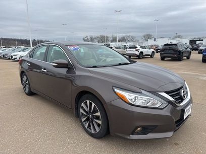 Used 2016 Nissan Altima 2.5 SV w/ Convenience Package