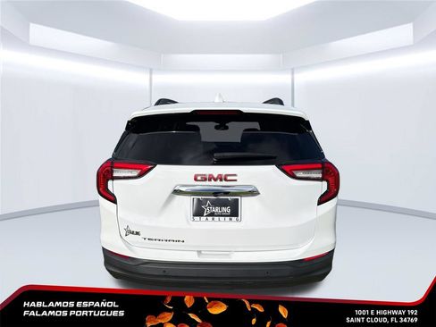 Used 2024 GMC Terrain SLE w/ Driver Convenience Package FWD image 4