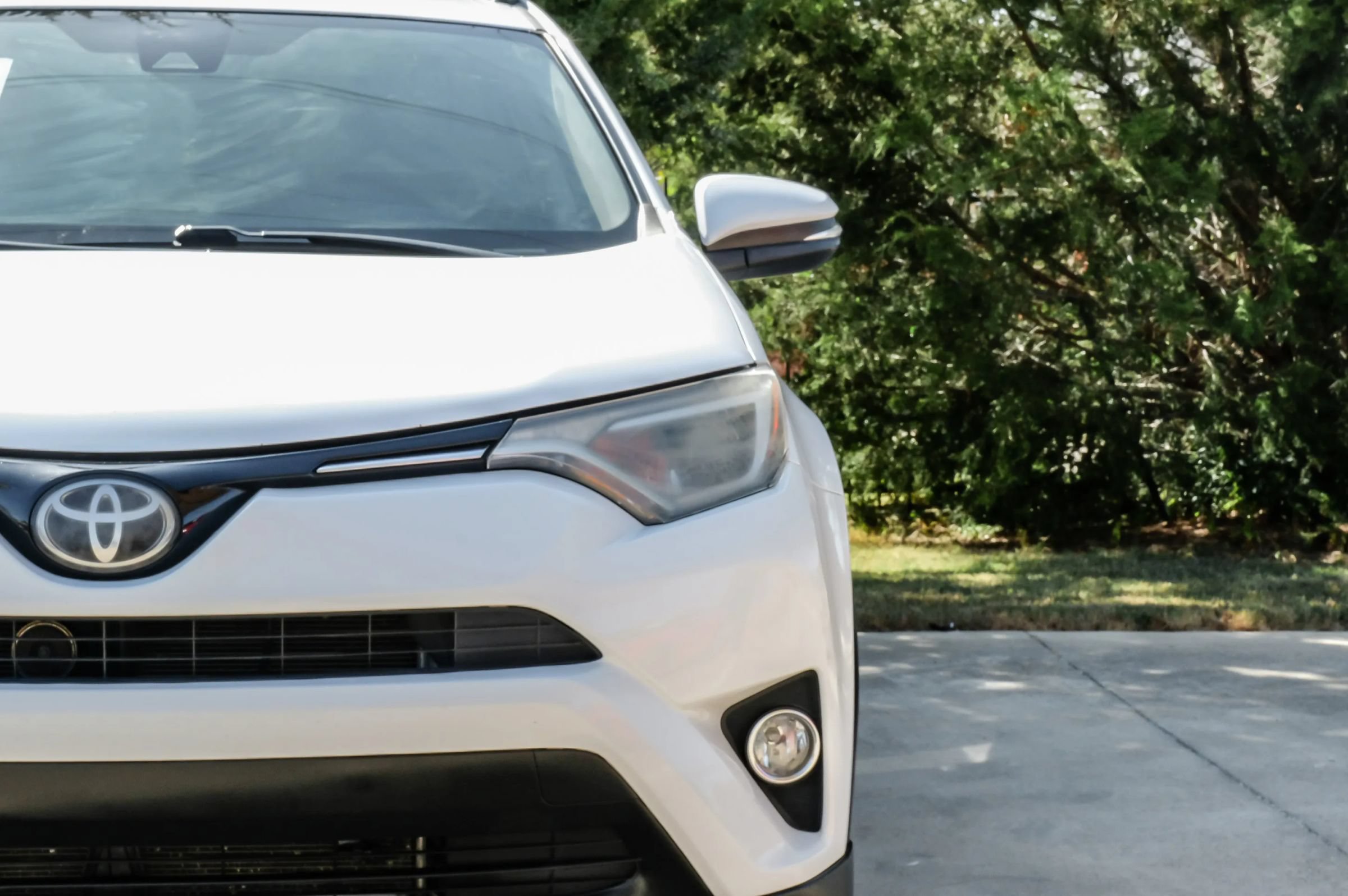 Used 2018 Toyota RAV4 XLE w/ Plus Extra Value Package FWD image 46