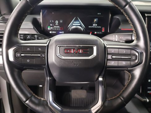 Used 2026 GMC Acadia AT4 w/ Luxury Package AWD/4WD image 3