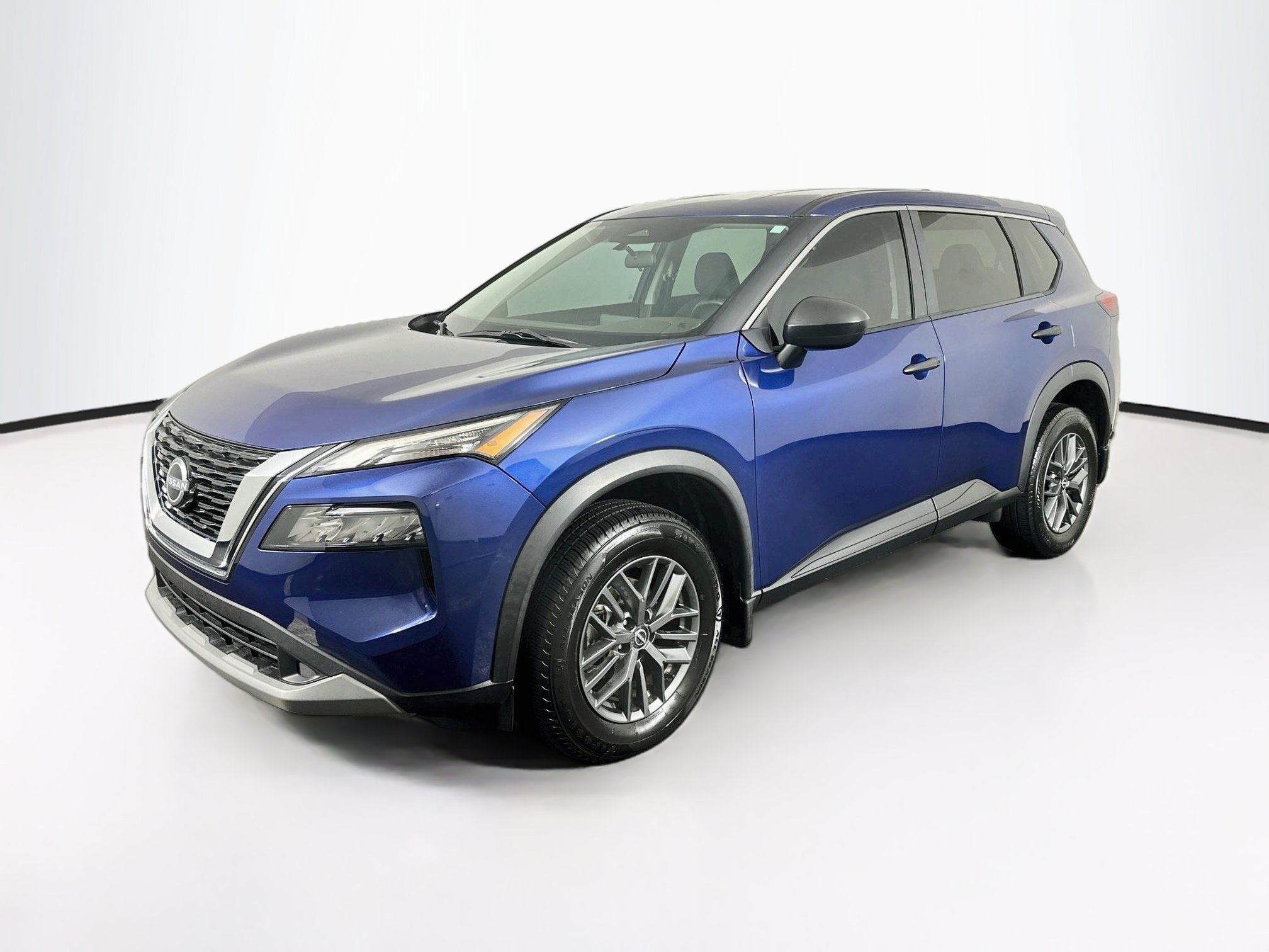 Used 2023 Nissan Rogue S FWD image 3