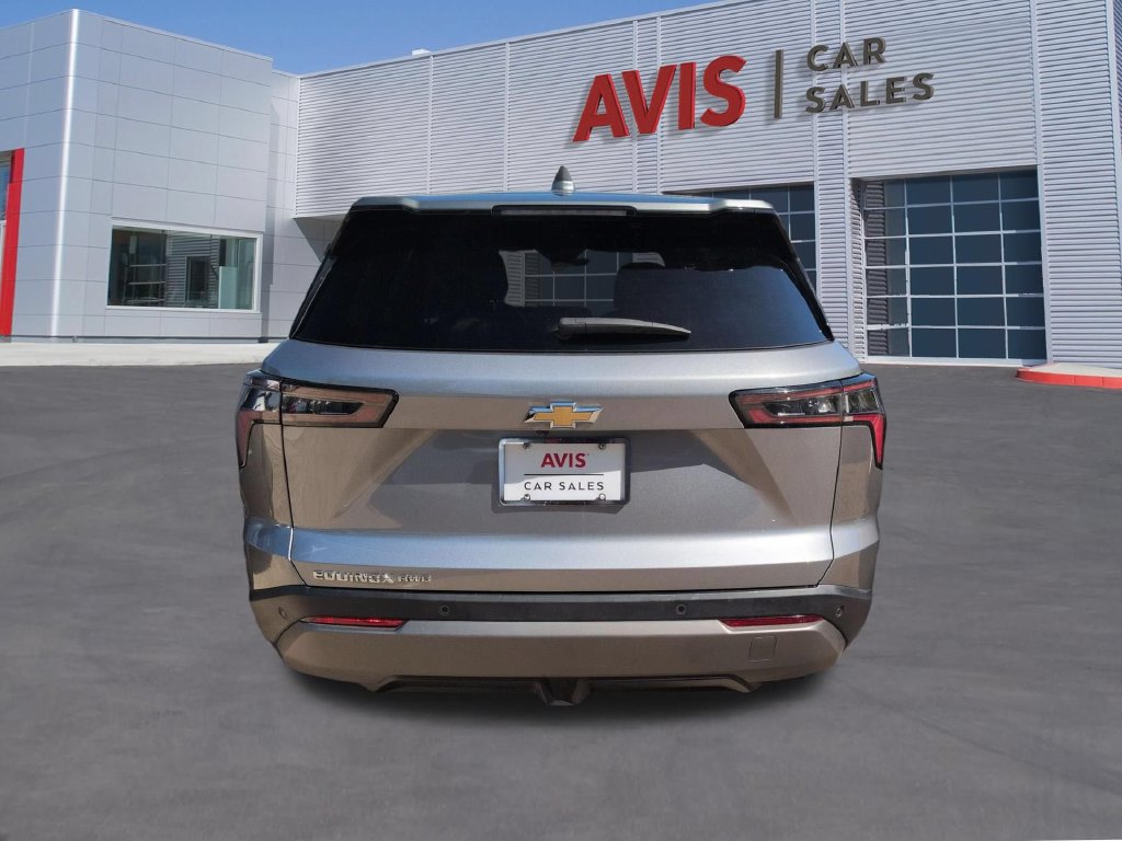 Used 2026 Chevrolet Equinox LT AWD/4WD image 2