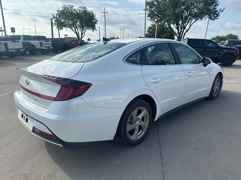 Used 2022 Hyundai Sonata SE FWD image 4