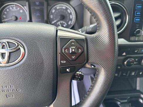 Used 2017 Toyota Tacoma TRD Off-Road AWD/4WD image 20