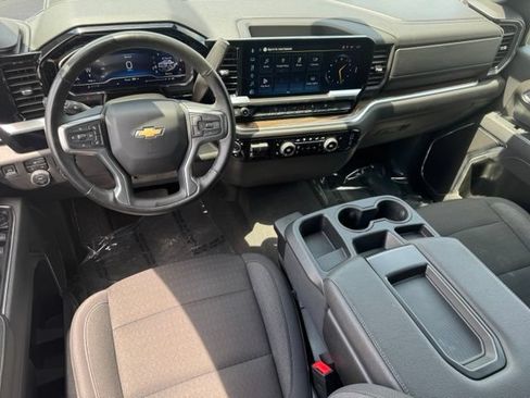 Used 2025 Chevrolet Silverado 2500 LT w/ Convenience Package AWD/4WD image 10