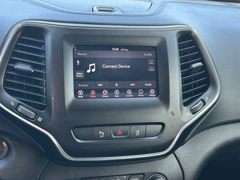 Used 2021 Jeep Cherokee Latitude Lux FWD image 20