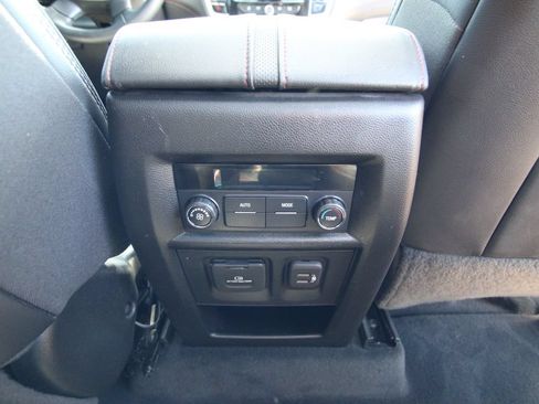 Used 2023 Chevrolet Traverse RS AWD/4WD image 40
