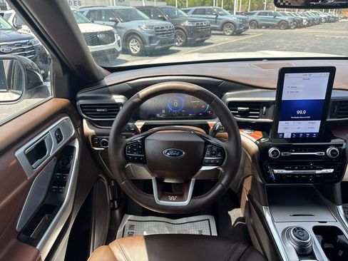 Used 2024 Ford Explorer King Ranch w/ Technology Package AWD/4WD image 24