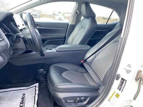 Used 2023 Toyota Camry SE image 14