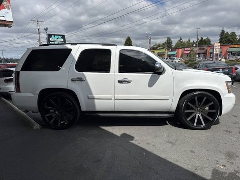 Used 2008 Chevrolet Tahoe LTZ w/ LTZ Preferred Equipment Group AWD/4WD image 8