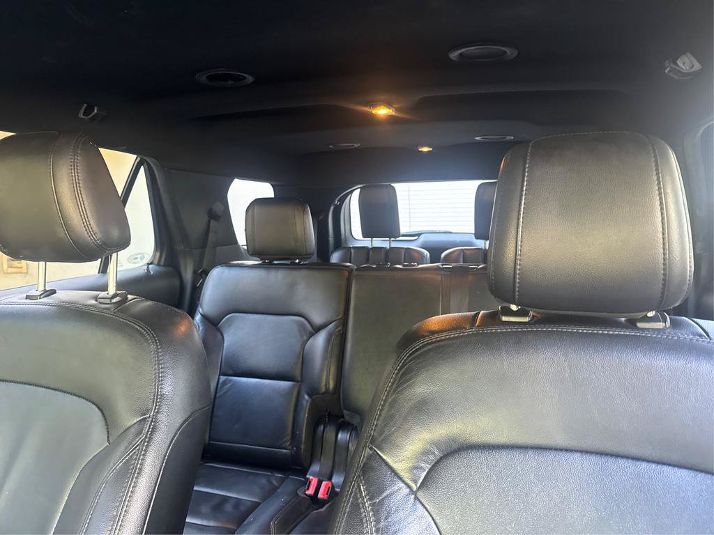 Used 2018 Ford Explorer XLT w/ Equipment Group 202A FWD image 11