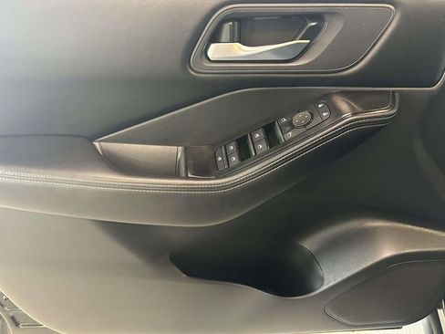 Used 2024 Nissan Rogue SV AWD/4WD image 19