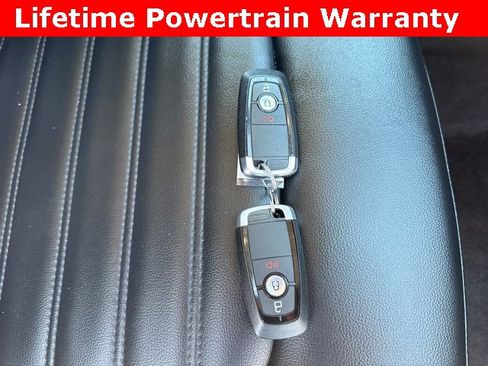 Used 2022 Ford Edge SEL image 6