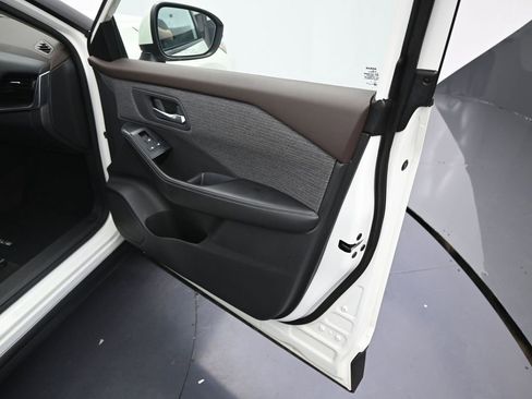 Used 2022 Nissan Rogue SV image 7