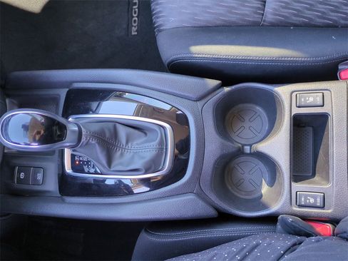 Used 2020 Nissan Rogue SV w/ Sun & Sound Touring Package image 29