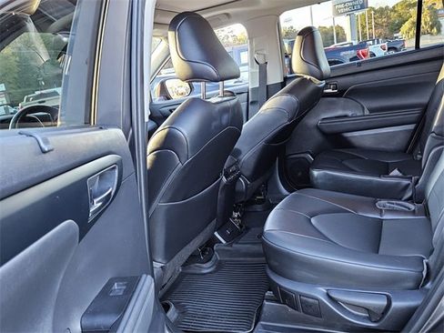 Used 2022 Toyota Highlander XLE image 12