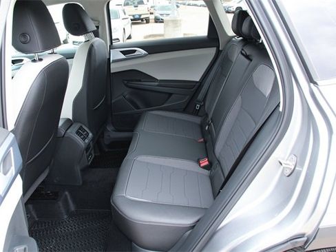 New 2026 Volkswagen Taos SE image 27