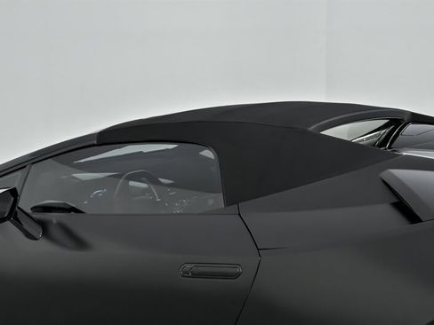 Used 2018 Lamborghini Huracan Performante AWD/4WD image 22