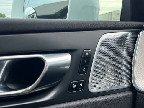 Used 2022 Volvo XC60 T8 Inscription w/ Advanced Package image 41