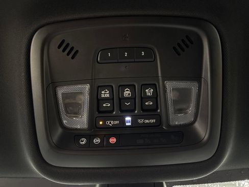 Used 2023 Chevrolet Traverse LT w/ LT Premium Package AWD/4WD image 28
