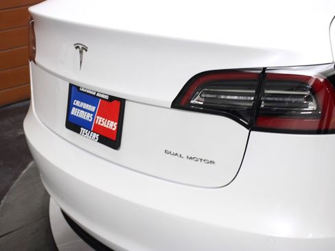 Used 2022 Tesla Model 3 Long Range AWD/4WD image 19