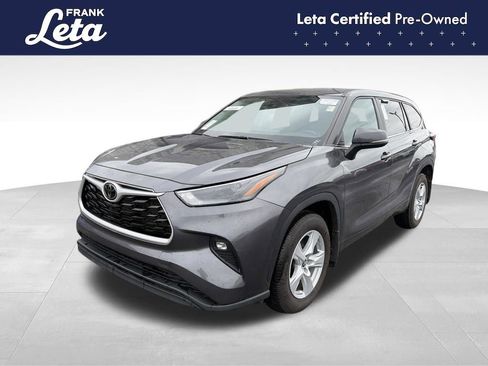 Used 2024 Toyota Highlander LE AWD/4WD image 1